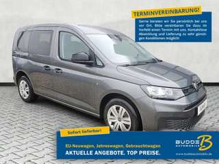 Schräge Frontansicht auf einen Volkswagen Caddy , freigestellt