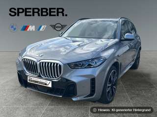 Schräge Frontansicht auf einen BMW X5 , freigestellt