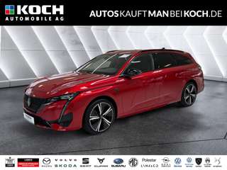 Schräge Frontansicht auf einen Peugeot 308 , freigestellt