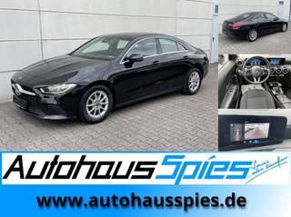 Schräge Frontansicht auf einen Mercedes-Benz CLA , freigestellt