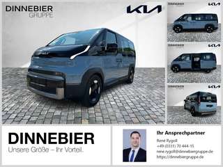 Schräge Frontansicht auf einen Kia PV5 Passenger , freigestellt