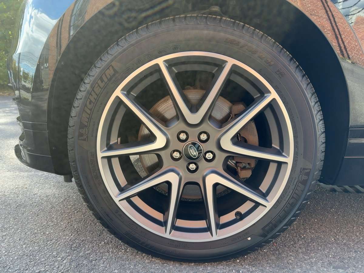 Fahrzeugbild eines Land Rover Range Rover Velar