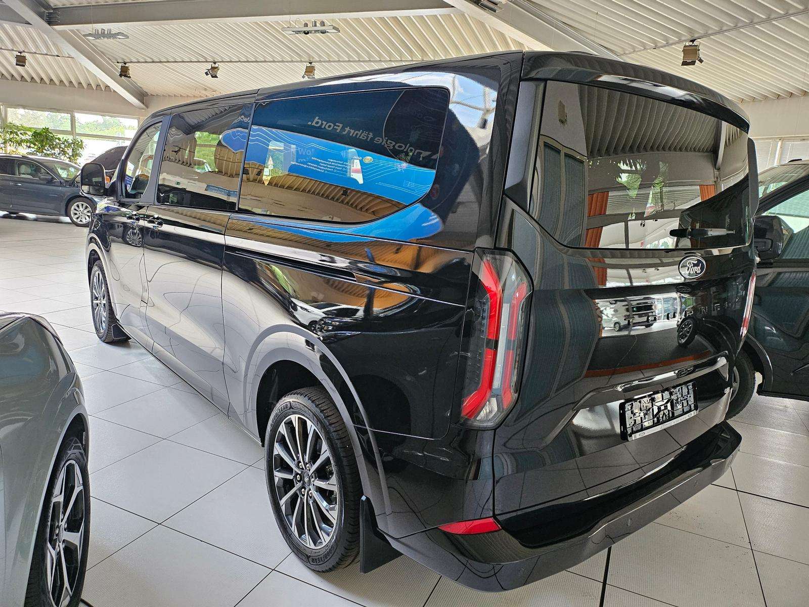 Fahrzeugbild eines Ford Tourneo Custom