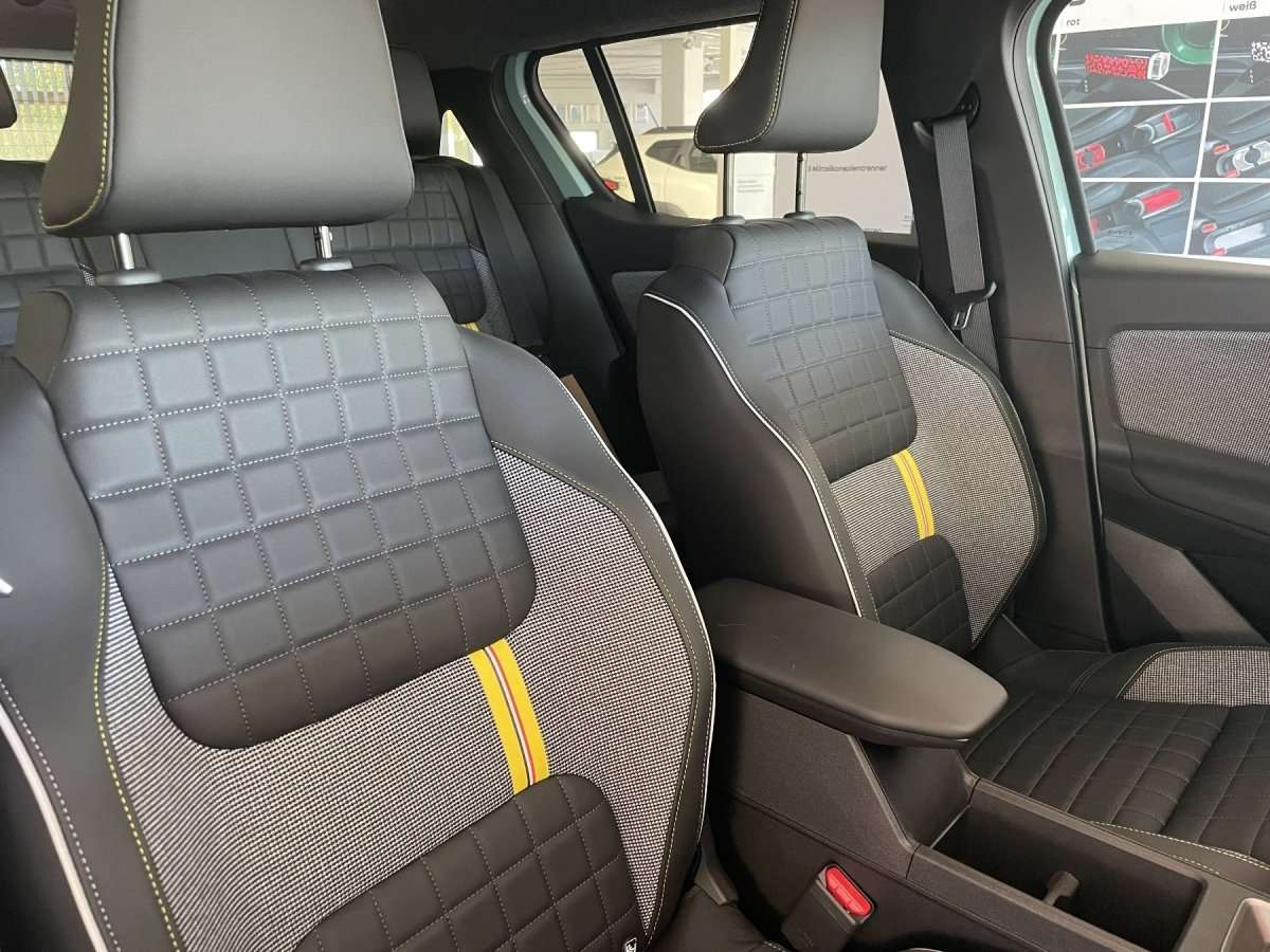 Fahrzeugbild eines Renault 4 E-TECH