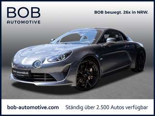 Schräge Frontansicht auf einen Alpine A110 , freigestellt