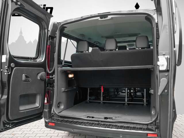 Fahrzeugbild eines Nissan Primastar