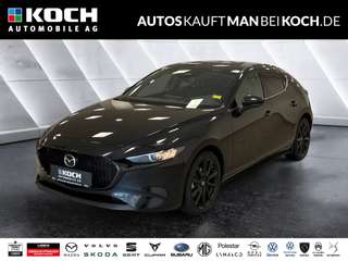 Schräge Frontansicht auf einen Mazda Mazda3 , freigestellt