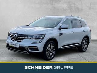 Schräge Frontansicht auf einen Renault Koleos , freigestellt