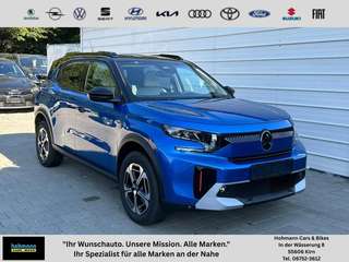 Schräge Frontansicht auf einen Citroën C3 Aircross , freigestellt