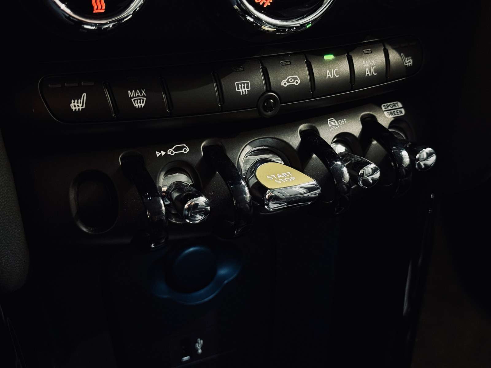 Fahrzeugbild eines MINI COOPER
