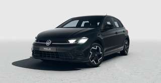 Schräge Frontansicht auf einen Volkswagen Polo , freigestellt