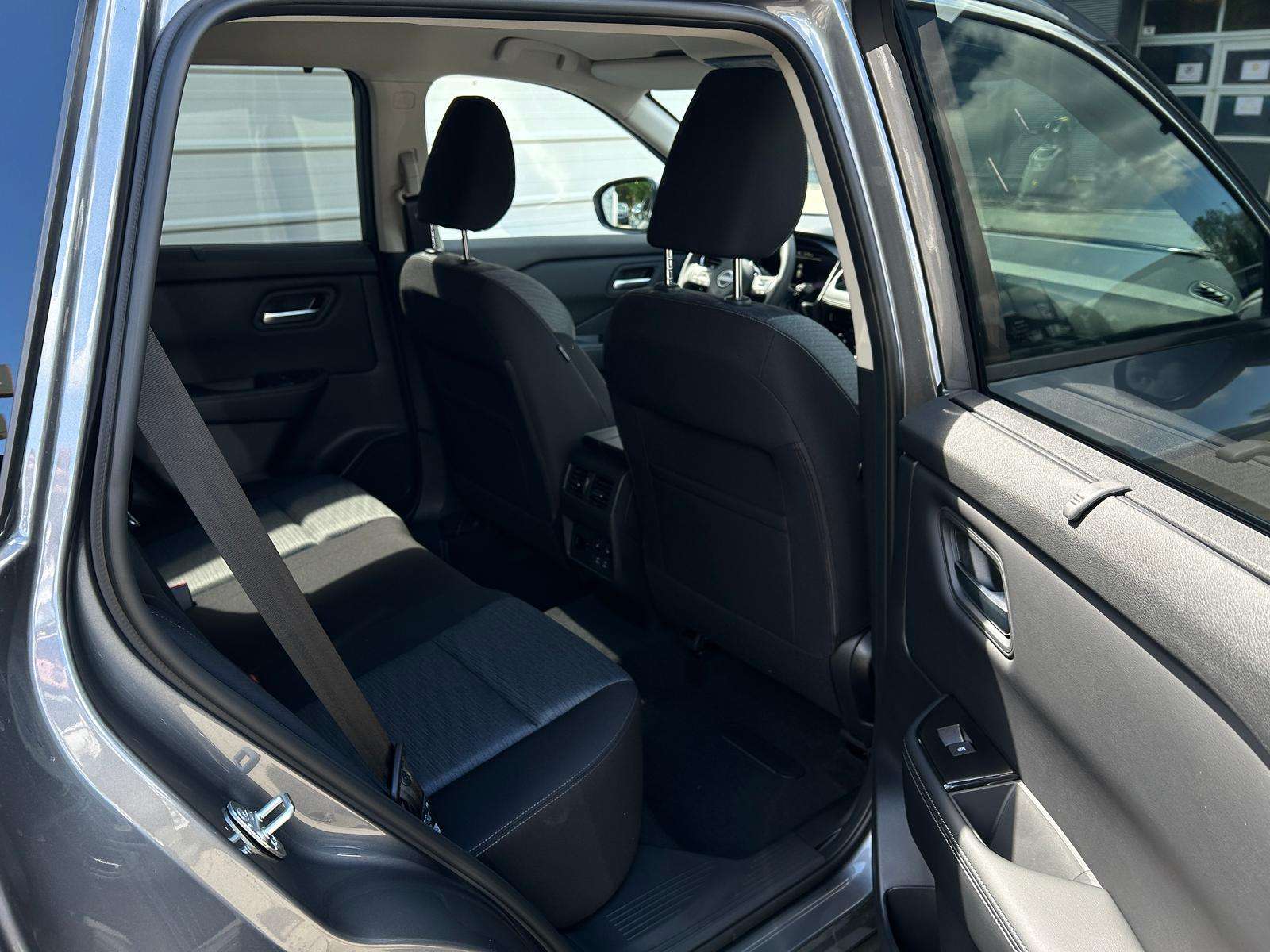 Fahrzeugbild eines Nissan X-TRAIL