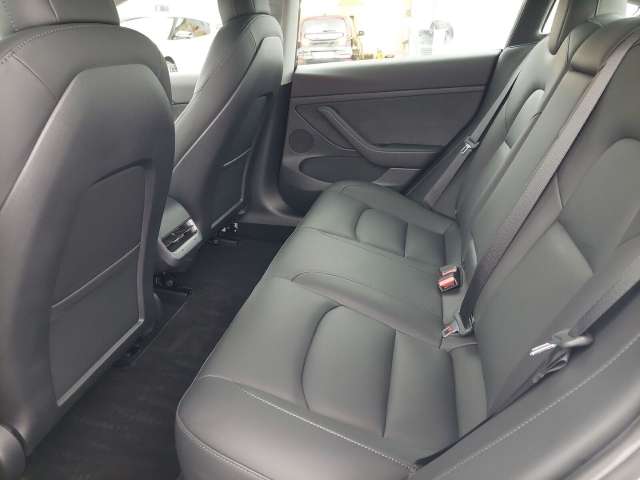 Fahrzeugbild eines TESLA Model 3