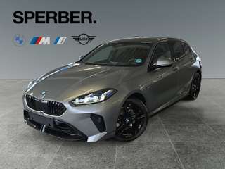 Schräge Frontansicht auf einen BMW 1er-Reihe , freigestellt