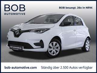 Schräge Frontansicht auf einen Renault ZOE , freigestellt