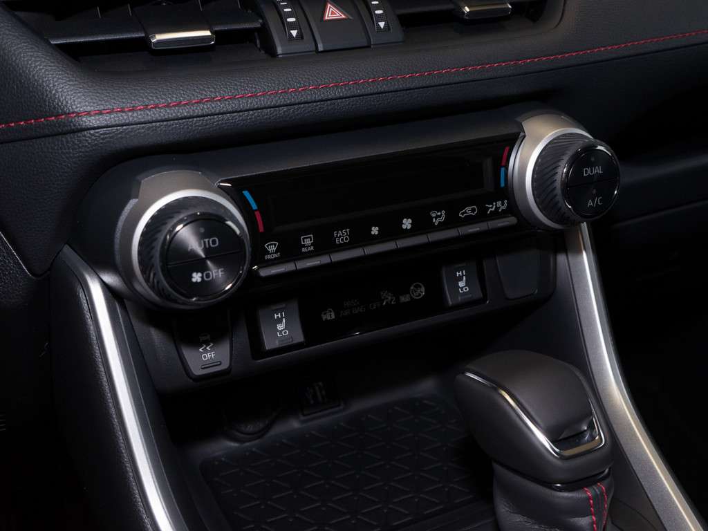 Fahrzeugbild eines Suzuki Across