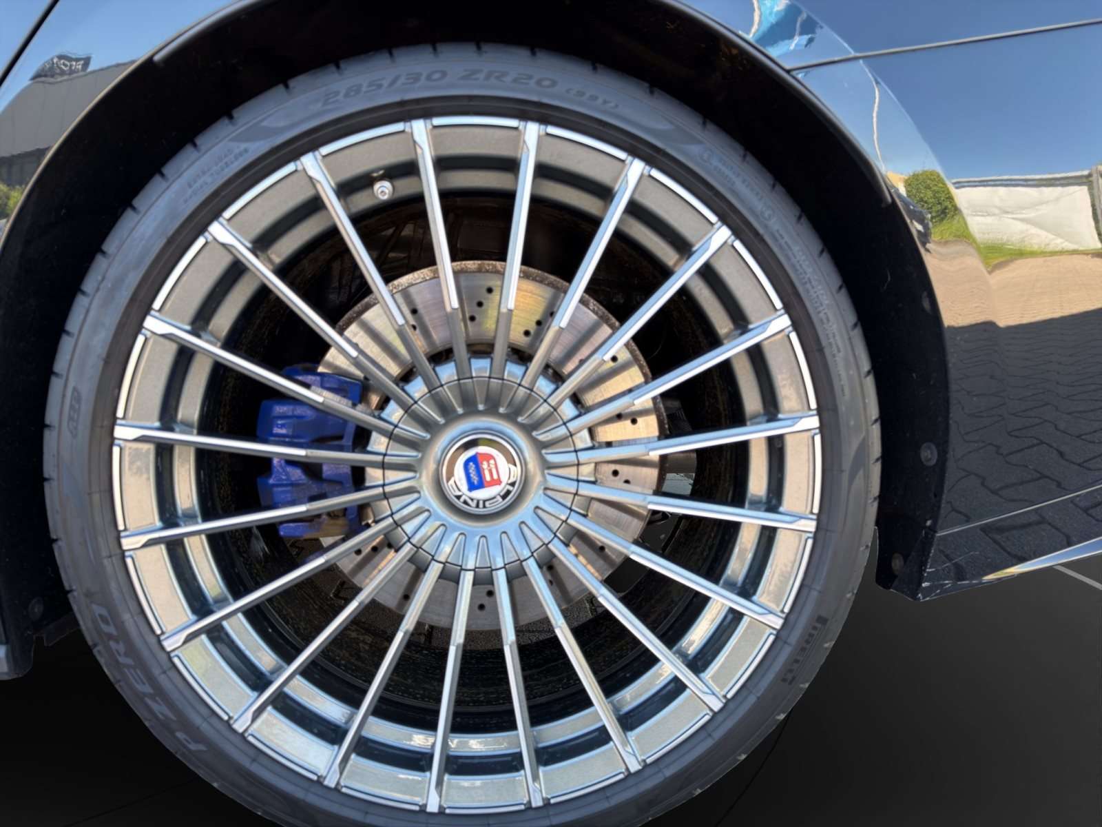 Fahrzeugbild eines Alpina B4