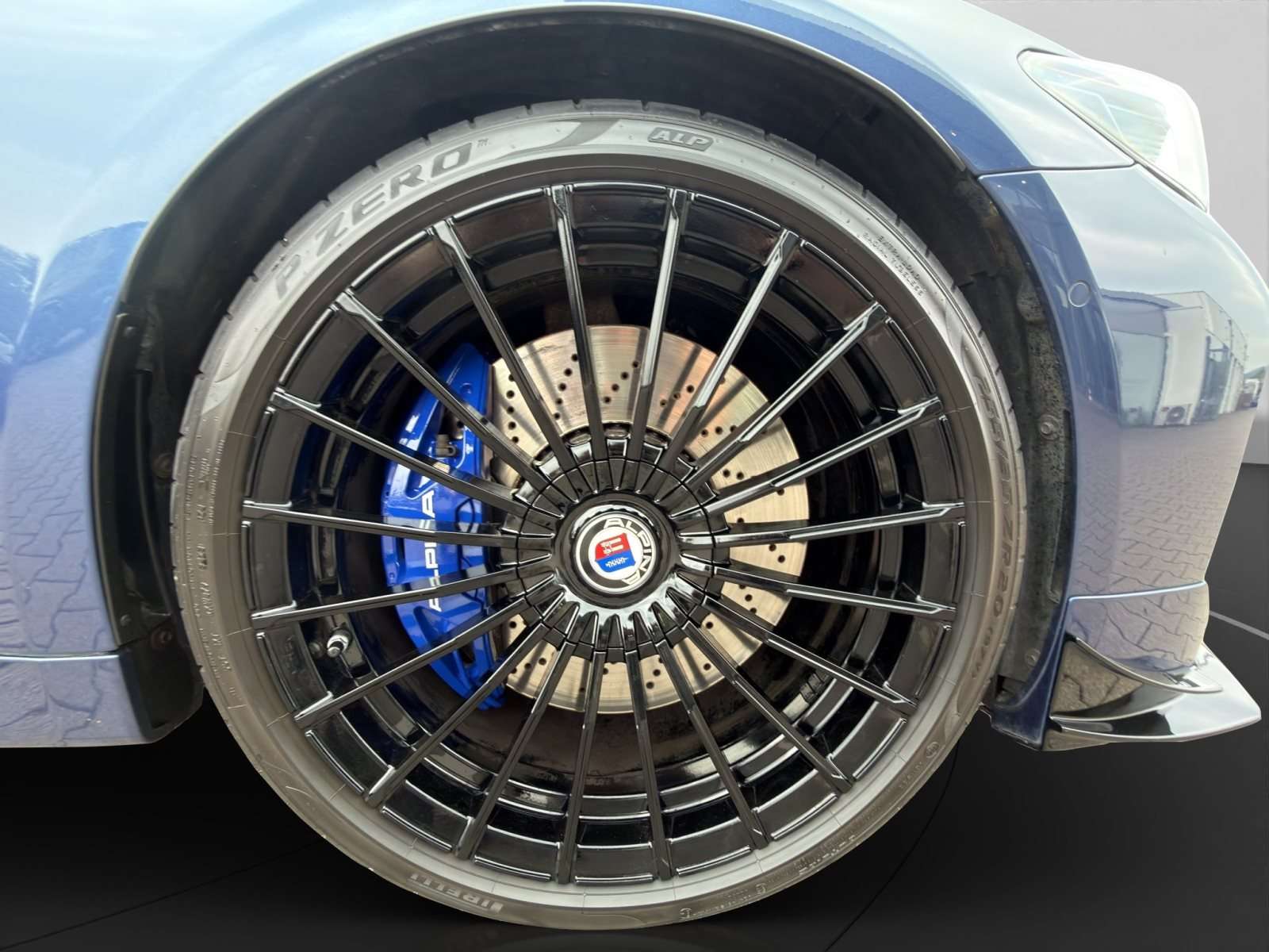 Fahrzeugbild eines Alpina B5
