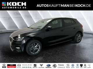Schräge Frontansicht auf einen Skoda Fabia , freigestellt