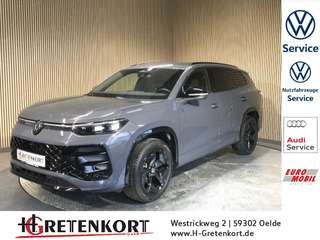 Schräge Frontansicht auf einen Volkswagen Tayron , freigestellt