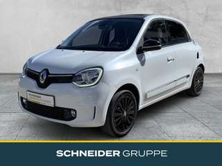 Schräge Frontansicht auf einen Renault Twingo , freigestellt