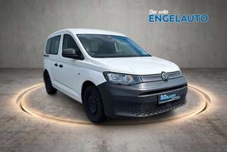 Schräge Frontansicht auf einen Volkswagen Caddy , freigestellt