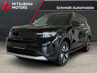 Schräge Frontansicht auf einen Opel Frontera , freigestellt