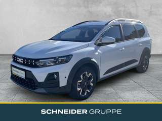 Schräge Frontansicht auf einen Dacia Jogger , freigestellt