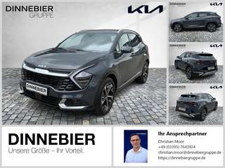 Schräge Frontansicht auf einen Kia Sportage , freigestellt