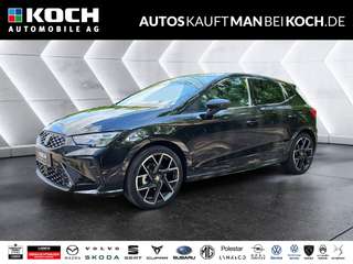 Schräge Frontansicht auf einen SEAT Ibiza , freigestellt