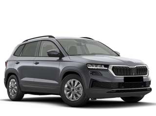 Schräge Frontansicht auf einen Skoda Karoq , freigestellt