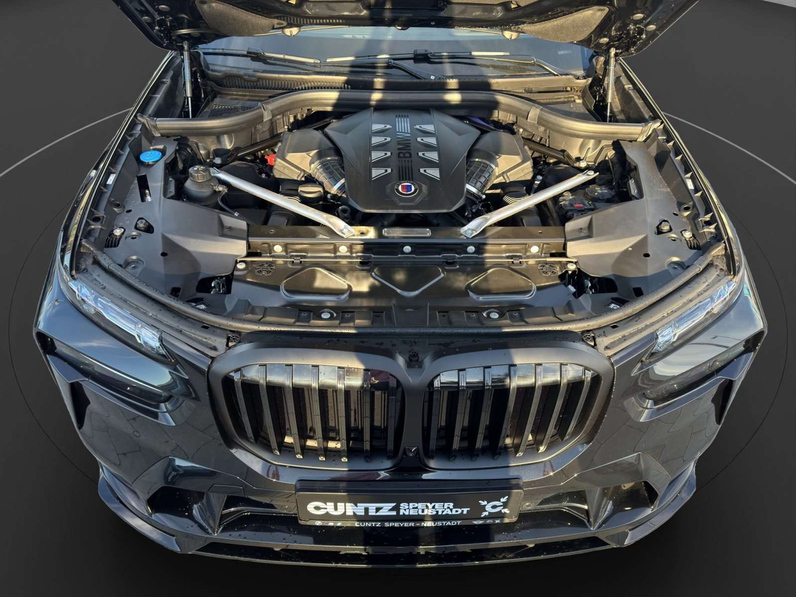 Fahrzeugbild eines Alpina XB7