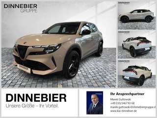 Schräge Frontansicht auf einen Alfa Romeo Junior , freigestellt