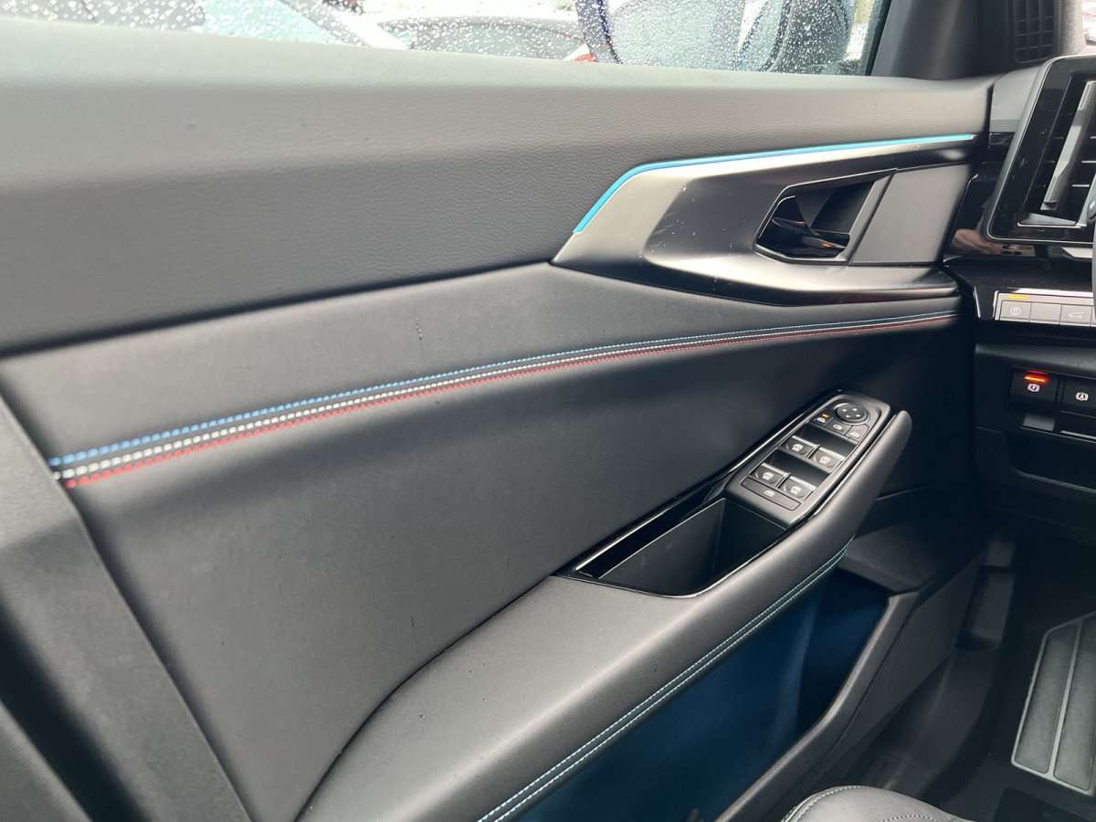 Fahrzeugbild eines Renault Rafale