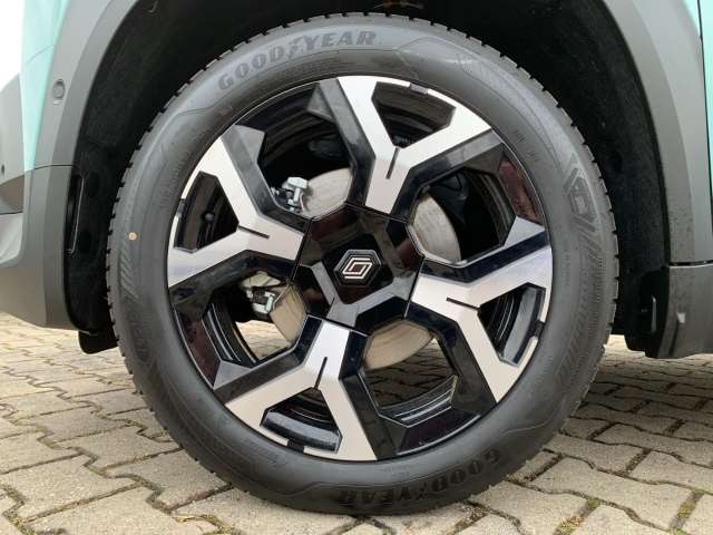 Fahrzeugbild eines Renault 4 E-TECH