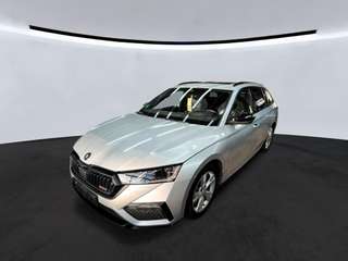 Schräge Frontansicht auf einen Skoda Octavia , freigestellt