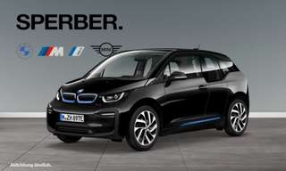 Schräge Frontansicht auf einen BMW i3 , freigestellt