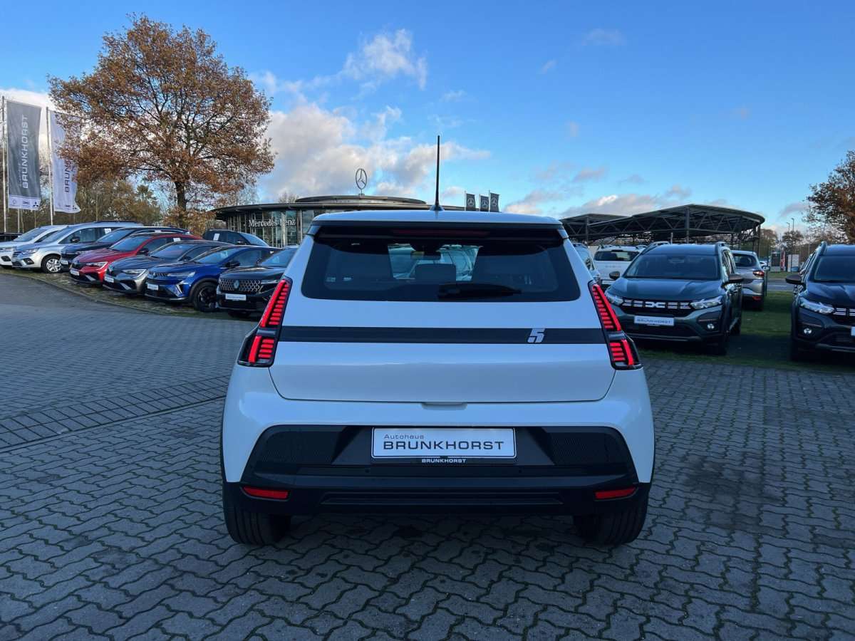 Fahrzeugbild eines Renault 5 E-TECH