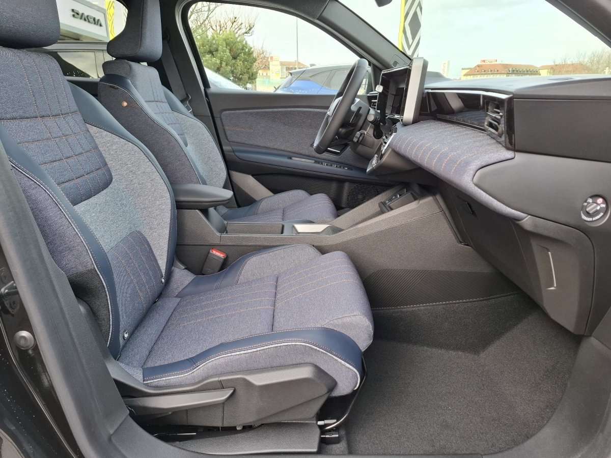 Fahrzeugbild eines Renault 4 E-TECH