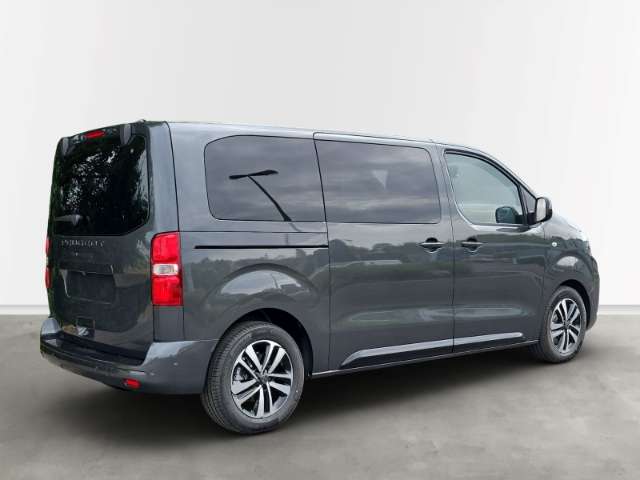 Fahrzeugbild eines Peugeot Traveller