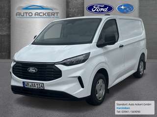 Schräge Frontansicht auf einen Ford Transit Custom , freigestellt