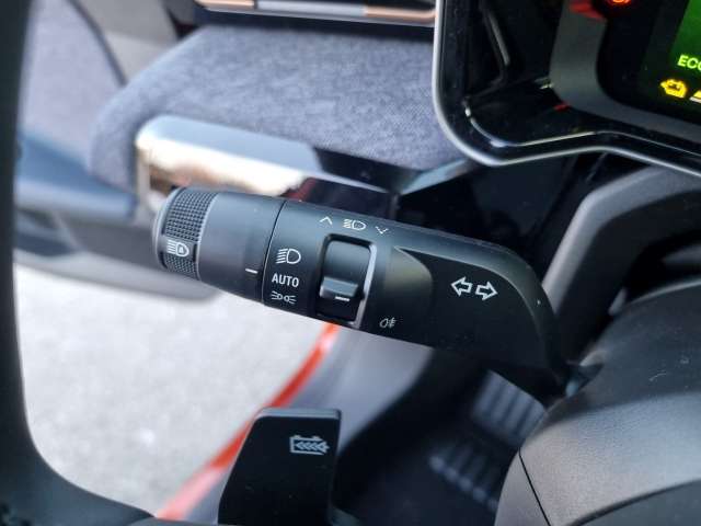 Fahrzeugbild eines Renault 4 E-TECH