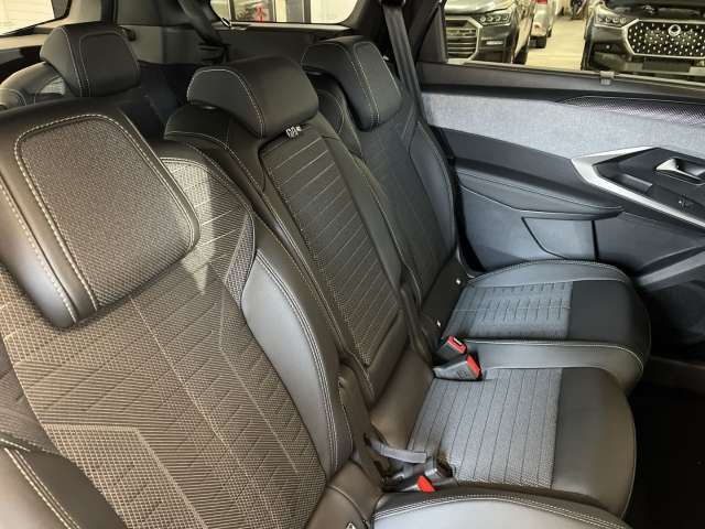 Fahrzeugbild eines Peugeot 5008