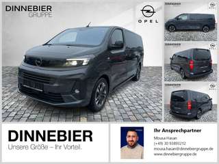 Schräge Frontansicht auf einen Opel Zafira , freigestellt