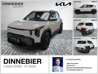 Schräge Frontansicht auf einen Kia EV2 , freigestellt