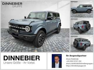Schräge Frontansicht auf einen Ford Bronco , freigestellt
