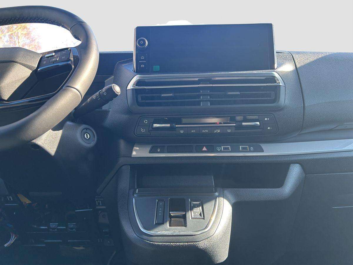 Fahrzeugbild eines Peugeot Traveller