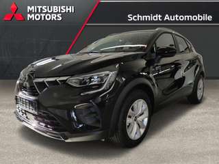 Schräge Frontansicht auf einen Mitsubishi ASX , freigestellt