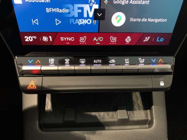 Fahrzeugbild eines Renault Scenic E-TECH