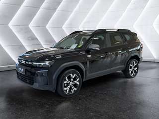 Schräge Frontansicht auf einen Dacia Bigster , freigestellt